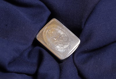 Lot 19 - A George III commemorative Nelson silver vinaigrette
