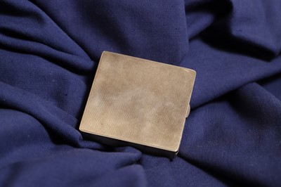 Lot 1 - A 9ct gold compact