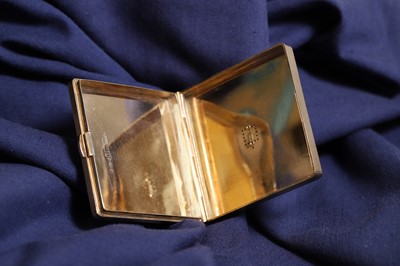 Lot 1 - A 9ct gold compact