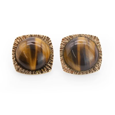 Lot 293 - A pair of 9ct gold tiger's eye cufflinks