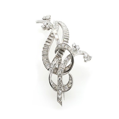 Lot 58 - A diamond spray brooch