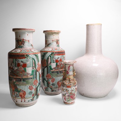 Lot 274 - A pair of famille verte vases