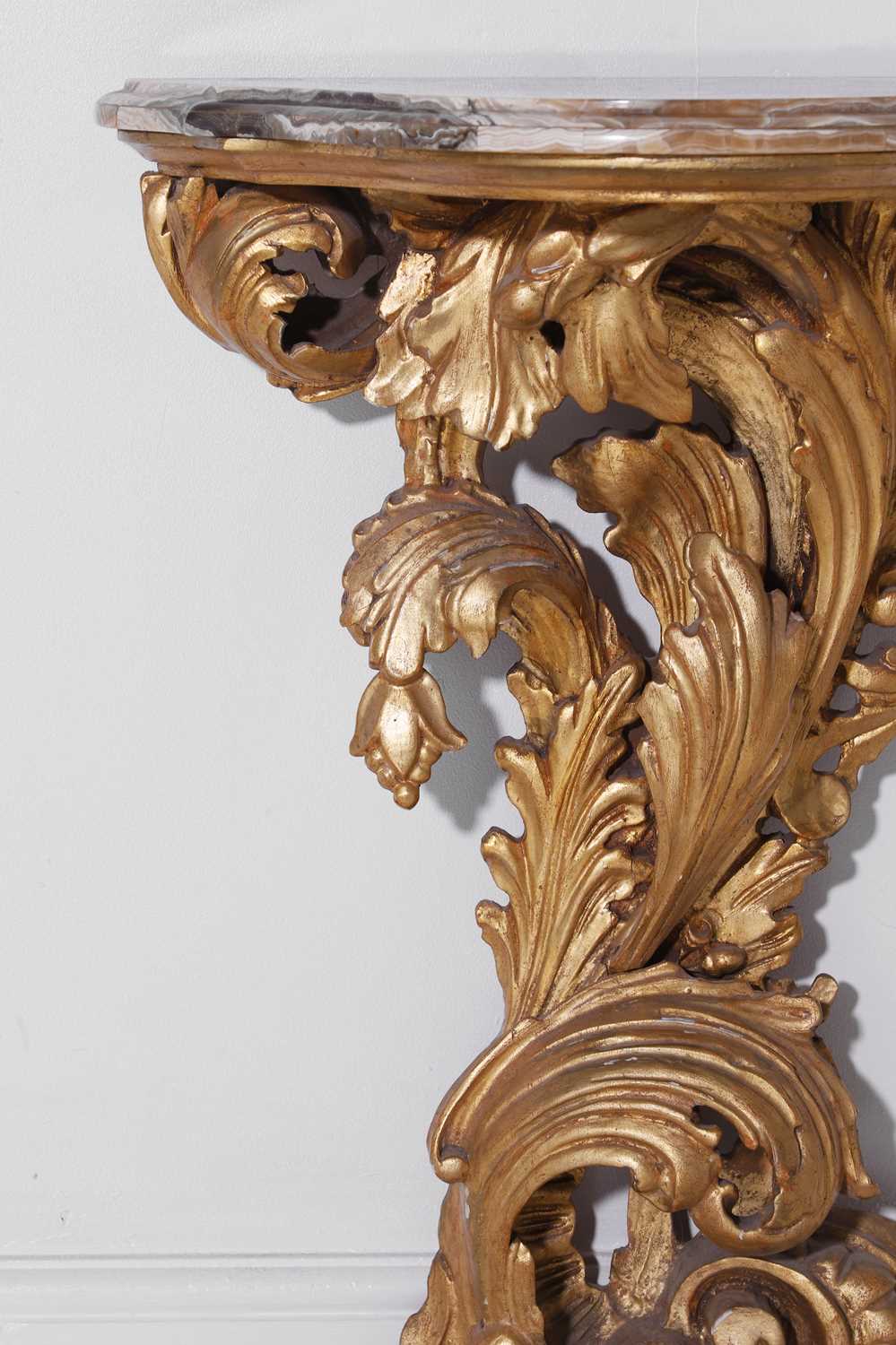 Lot 92 - A pair of carved giltwood pedestal tables