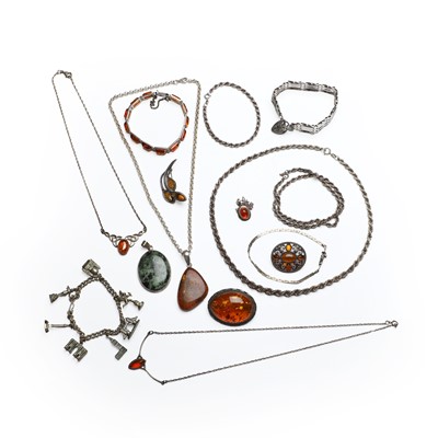 Lot 253 - A group of silver jewellery