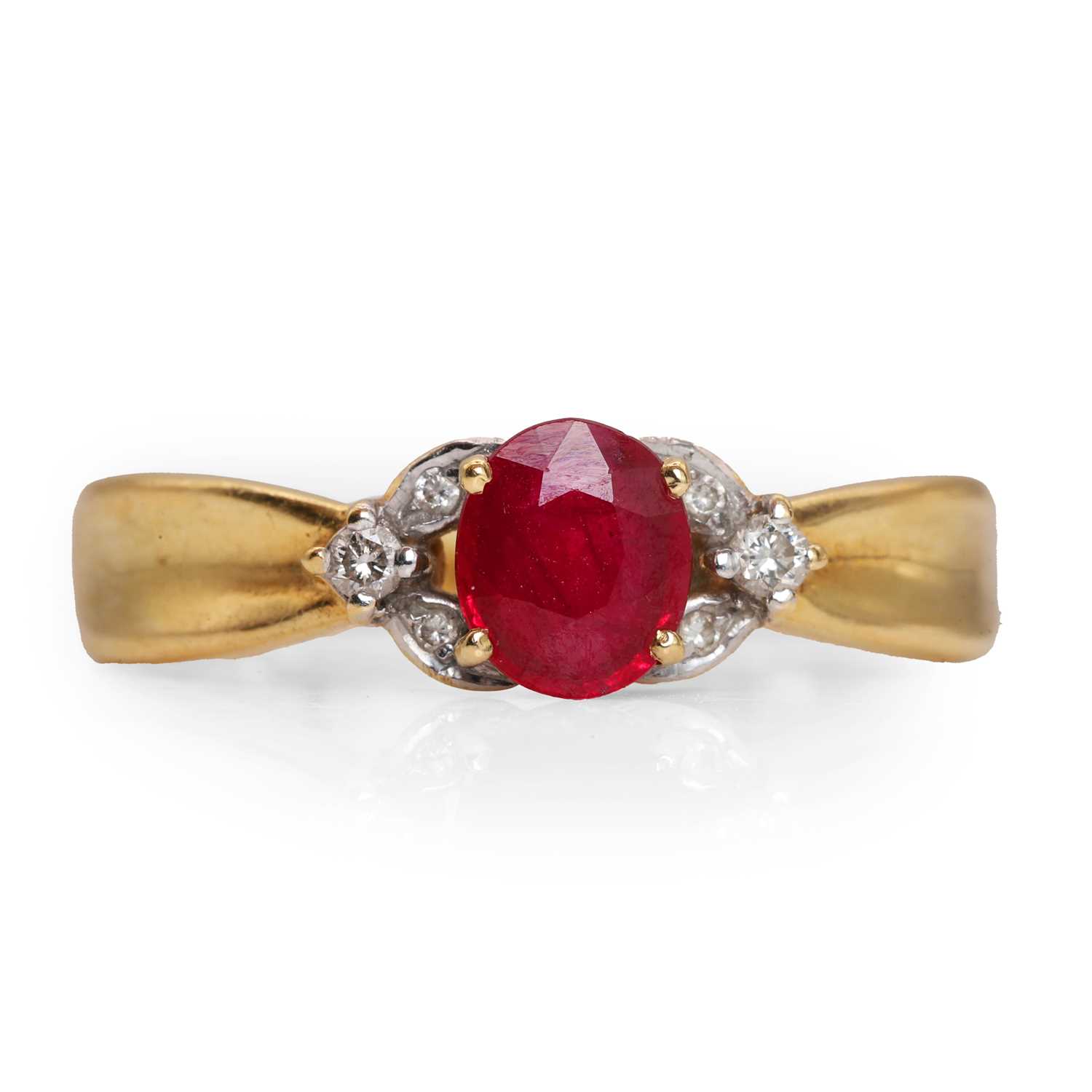 Lot 94 - A ruby and diamond ring