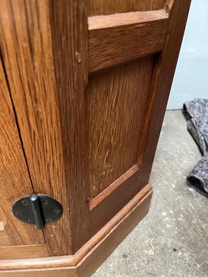 Lot 42 - Workshop of Robert 'Mouseman' Thompson (1876-1955)