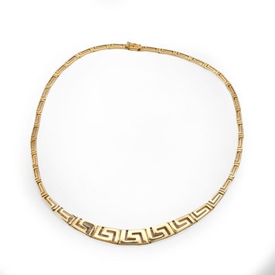 Lot 161 - A Greek key design necklace