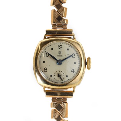 Lot 361 - A ladies' 9ct gold mechanical bracelet watch