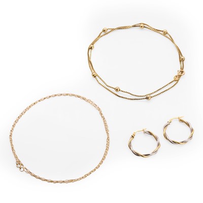 Lot 220 - A small group of 9ct gold jewellery