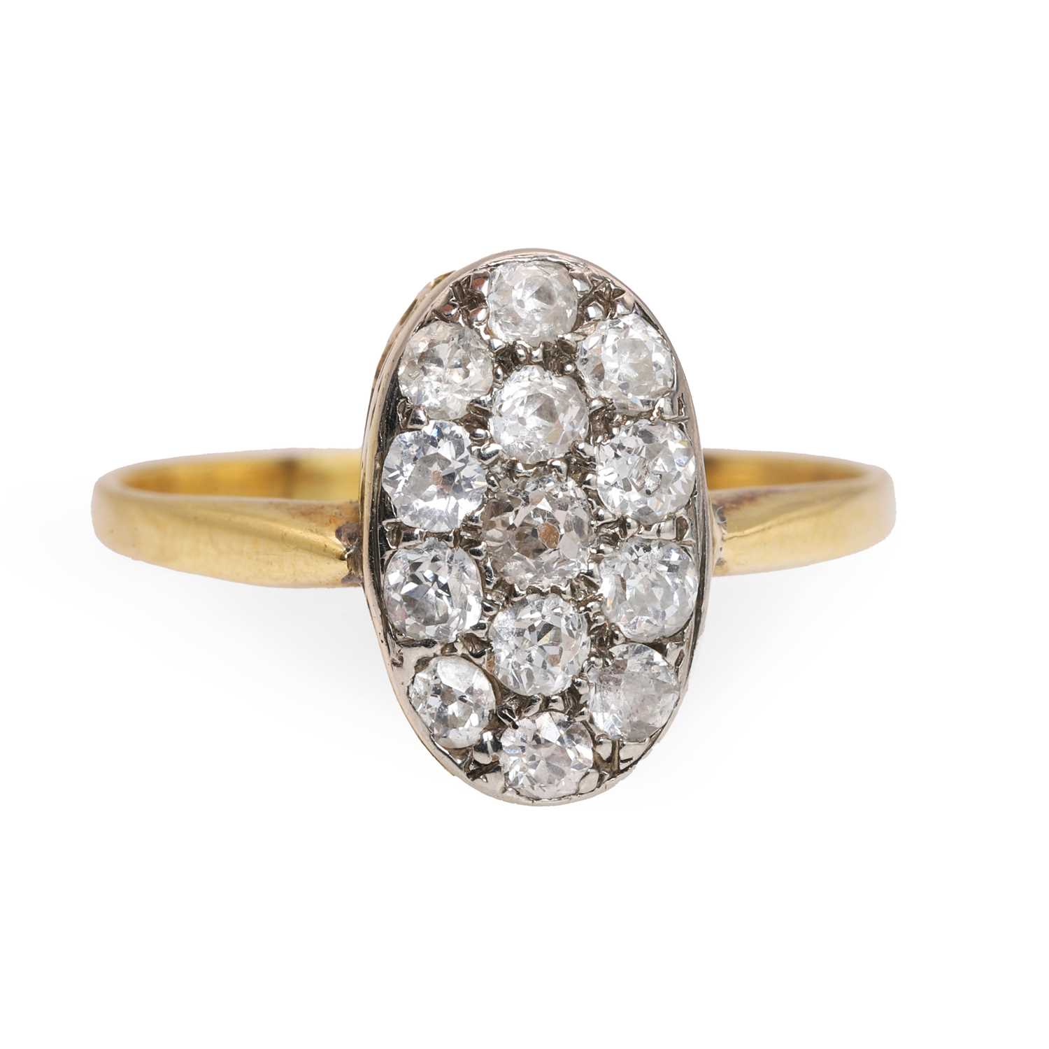 Lot 27 - A diamond plaque ring