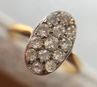 Lot 27 - A diamond plaque ring