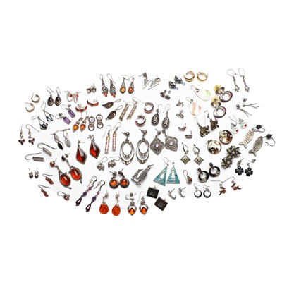 Lot 249 - A collection of gold, silver and costume jewellery