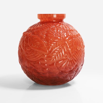 Lot 68 - An Art Deco moulded glass vase