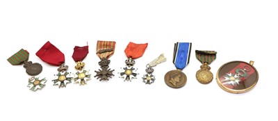 Lot 156 - A collection of French and Belgian medals