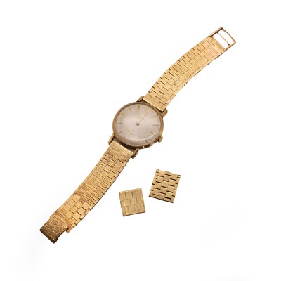 Lot 353 - A 9ct gold Cyma mechanical bracelet watch