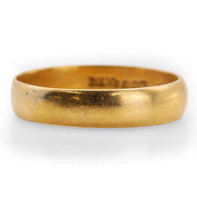 Lot 291 - An Edwardian 22ct gold wedding ring