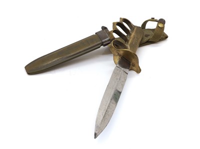 Lot A US 1918 pattern trench dagger