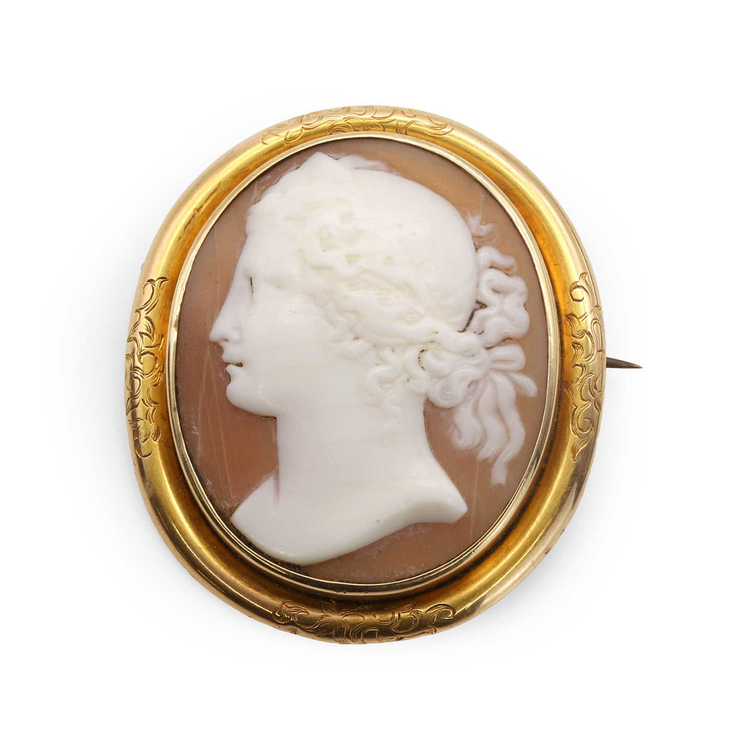 Lot 8 - A Victorian shell cameo brooch