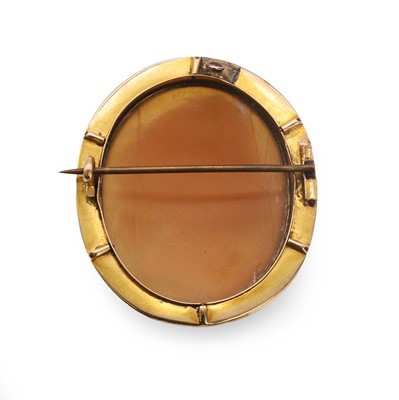 Lot 8 - A Victorian shell cameo brooch