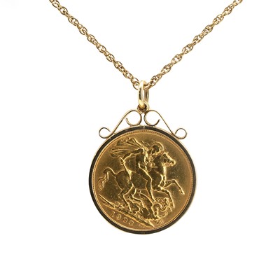 Lot 325 - A sovereign coin pendant