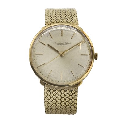 Lot 277 - A gentlemen's 18ct gold International Watch Co. mechanical bracelet watch, c.1960s
