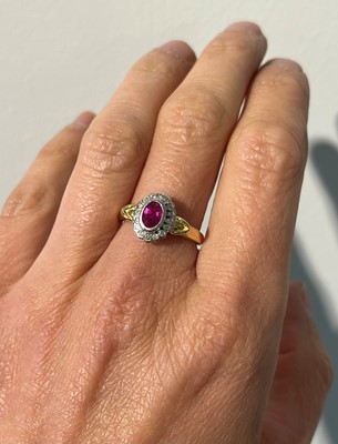 Lot 95 - An 18ct gold ruby and diamond cluster ring