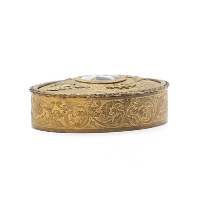 Lot 311 - A gilt metal snuff box