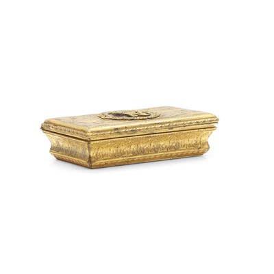 Lot 312 - A gilt metal snuff box