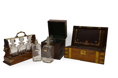 Lot 305 - A mahogany decanter box