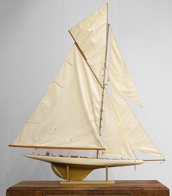 Lot 328 - A model pond yacht