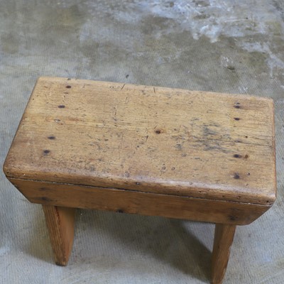 Lot 501 - A primitive pine milking stool