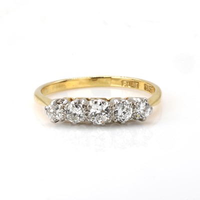 Lot 101 - A diamond five stone ring