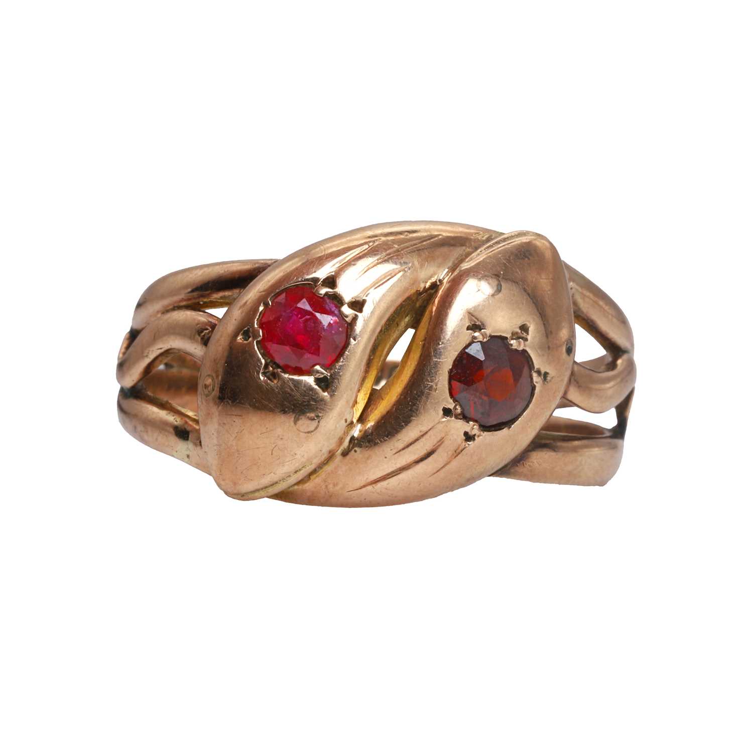 Lot 29 - A 9ct gold entwined snake ring