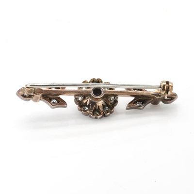 Lot 11 - An Edwardian sapphire and diamond bar brooch