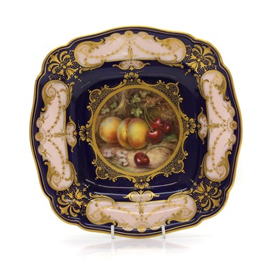 Lot 118 - A Royal Worcester dessert dish