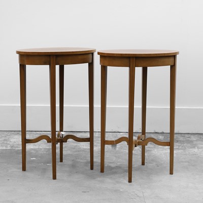 Lot 526 - A pair of Edwardian mahogany lamp tables
