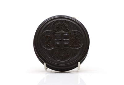 Lot 307 - A commemorative London Bridge carved oak snuffbox