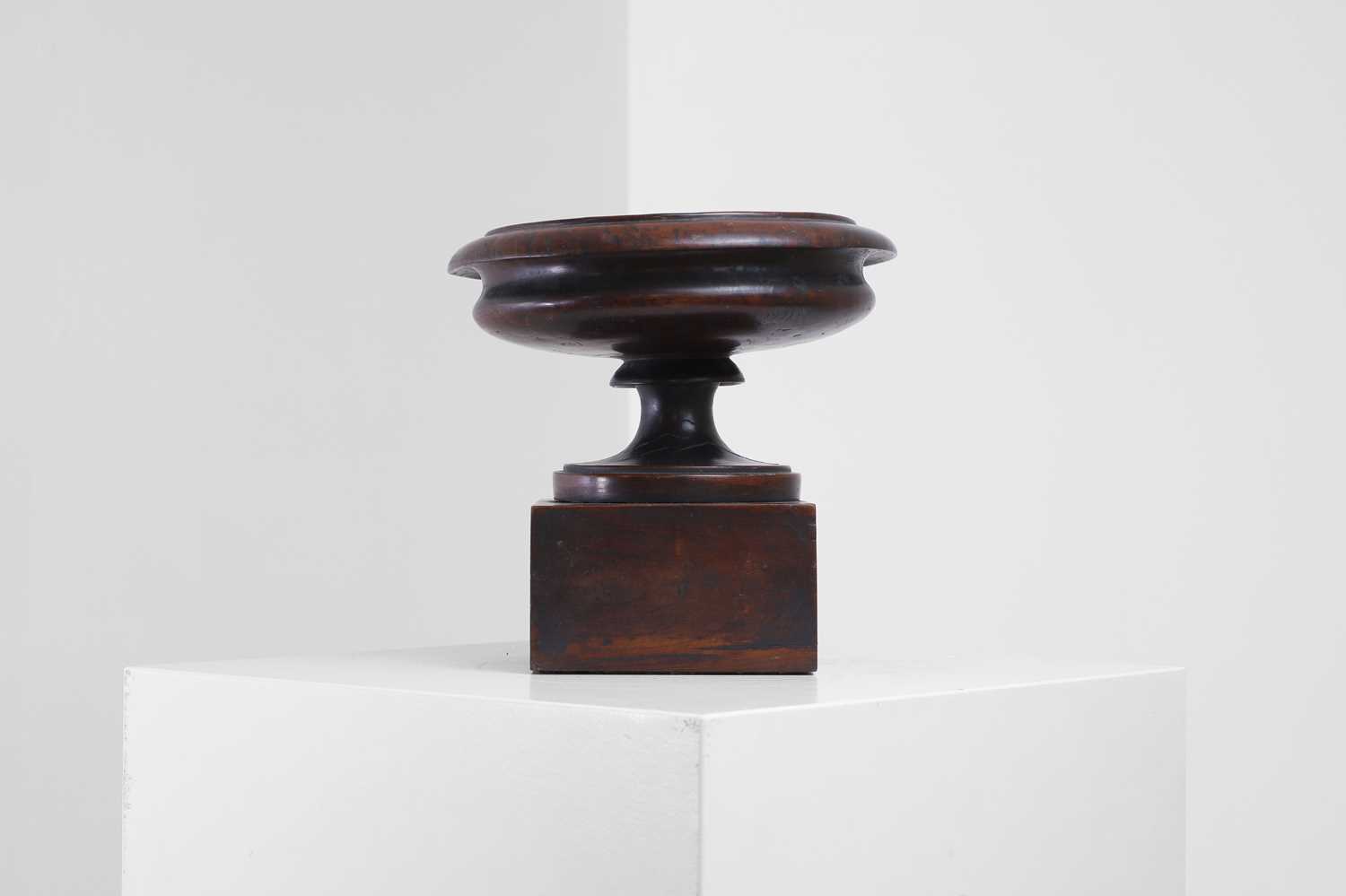 Lot 402 - A turned yew wood tazza