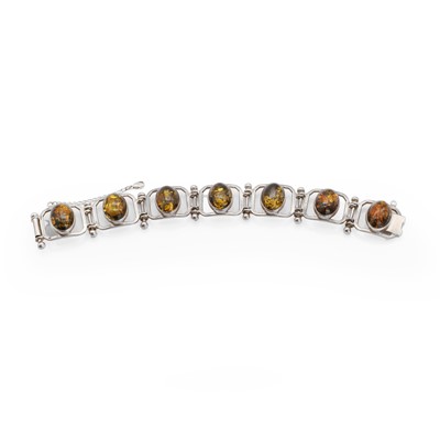 Lot 168 - A reconstituted amber panel bracelet