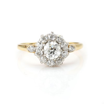 Lot 36 - An early 20th century diamond cluster ring