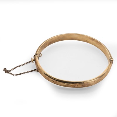 Lot 75 - A 9ct gold hinged bangle