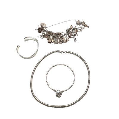 Lot 260 - A group of silver and costume jewellery