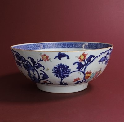 Lot 95 - A Chinese famille rose punchbowl