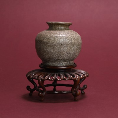 Lot 82 - A Chinese ge-type glazed jarlet
