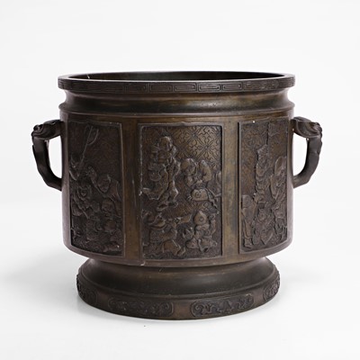Lot 192 - A Japanese bronze jardinière