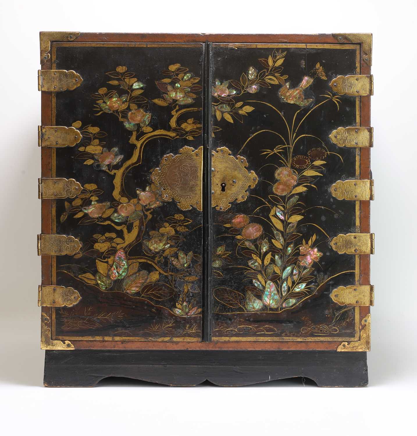 Lot 334 - A Japanese Namban lacquer cabinet