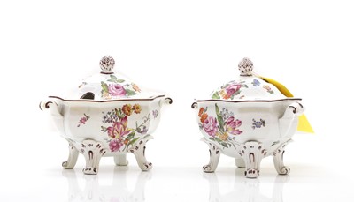 Lot 74 - A pair of small porcelain tureens and covers