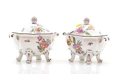 Lot 74 - A pair of small porcelain tureens and covers