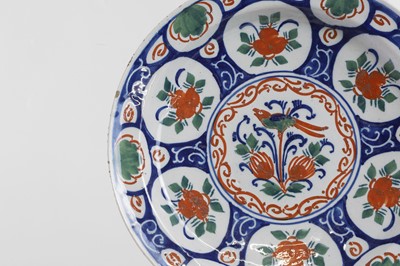 Lot 304 - A pair of delft plates