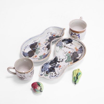 Lot 206 - A collection of Chinese and Japanese porcelain items